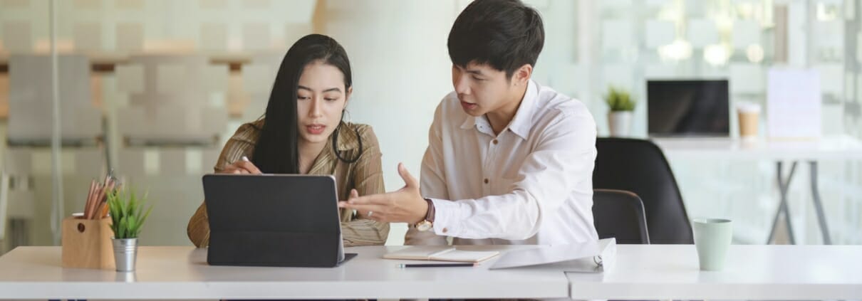 Man And Woman In A Meeting 3788874